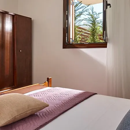 Feronia Χερσόνησος