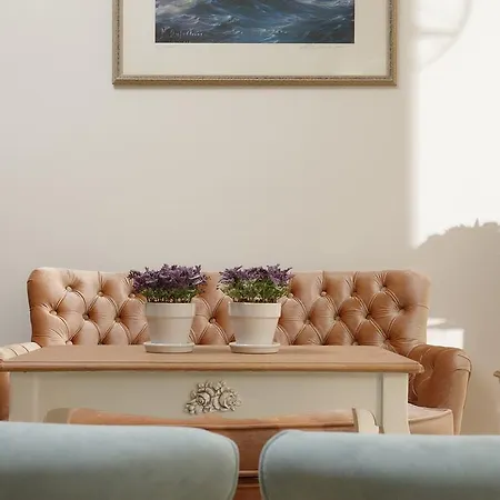 Feronia Apartment *